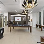 Beautiful 1Bd - 5Min Dt, Gym, Parking, W-D - Sleeps 6