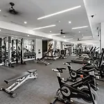 Beautiful 1Bd - 5Min Dt, Gym, Parking, W-D - Sleeps 6