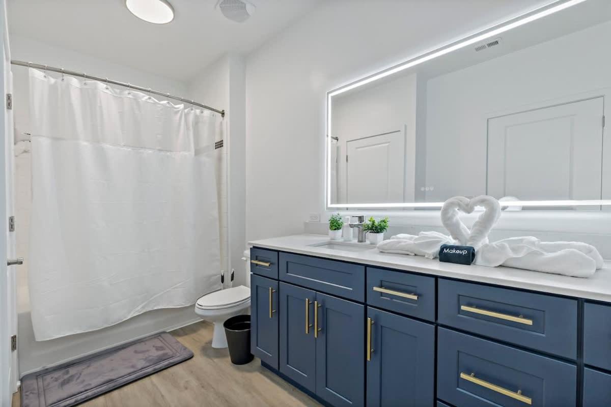 Apartment Beautiful 1bd - 5min Dt, Gym, Parking, W-d - Sleeps 6