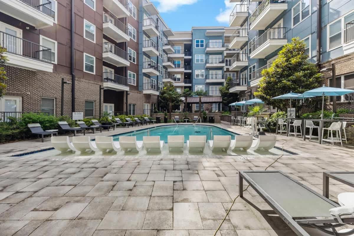 Beautiful 1bd - 5min Dt, Gym, Parking, W-d - Sleeps 6 *
