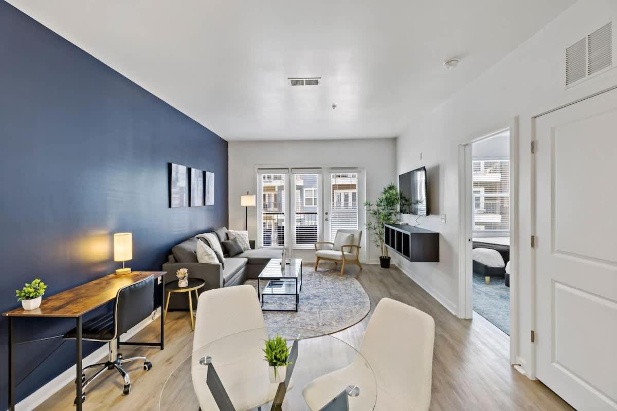 Beautiful 1bd - 5min Dt, Gym, Parking, W-d - Sleeps 6 * Charlotte