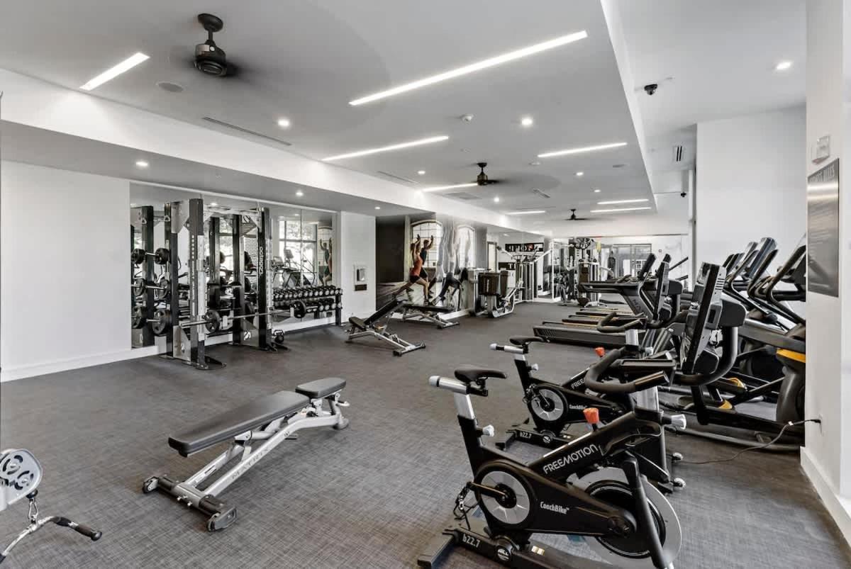 Apartment Beautiful 1bd - 5min Dt, Gym, Parking, W-d - Sleeps 6 Charlotte