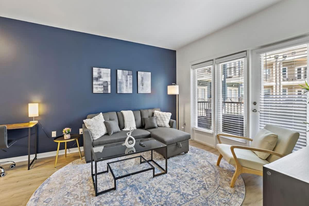 Beautiful 1bd - 5min Dt, Gym, Parking, W-d - Sleeps 6 Charlotte
