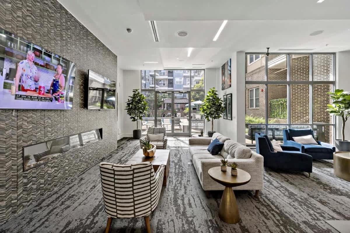Apartment Beautiful 1bd - 5min Dt, Gym, Parking, W-d - Sleeps 6